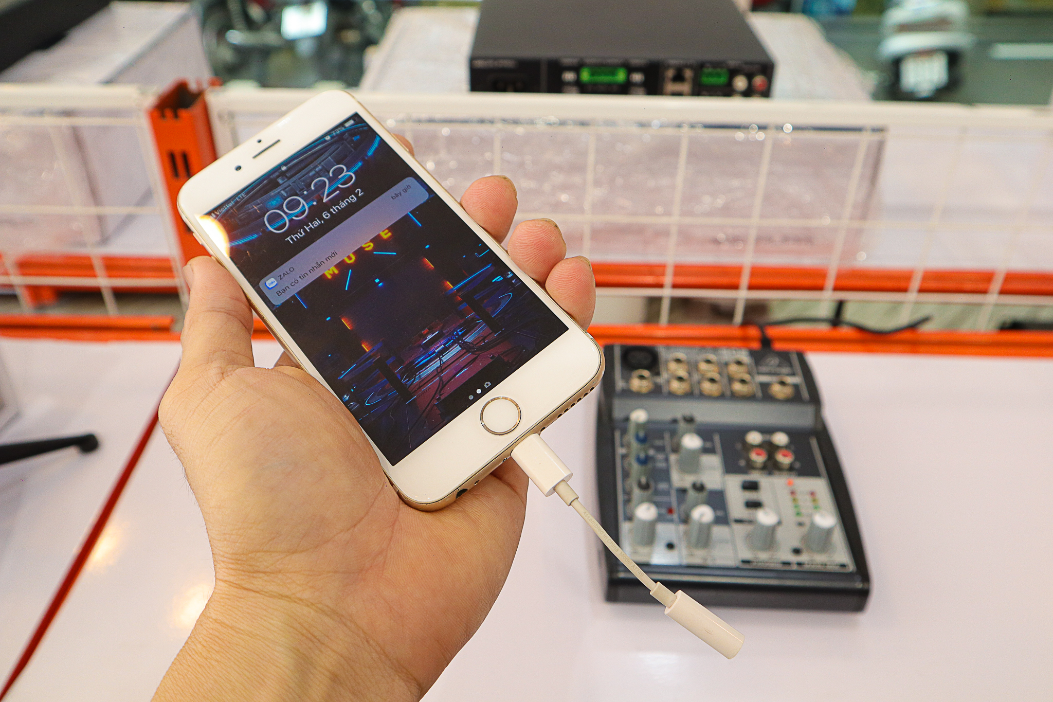 How to connect audio mixer to iPhone